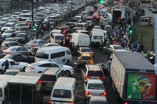 Oworonshoki Residents Protest Demolition, Block Third Mainland Bridge in Lagos.
